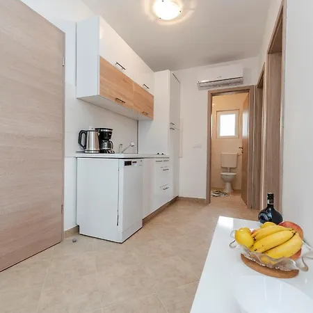 By The Sea - 18563 Apartment Vir