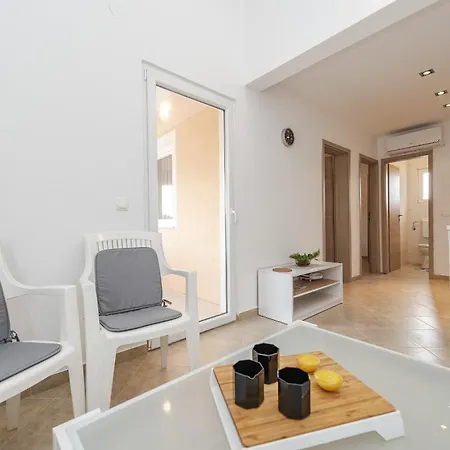 By The Sea - 18563 Apartment Vir