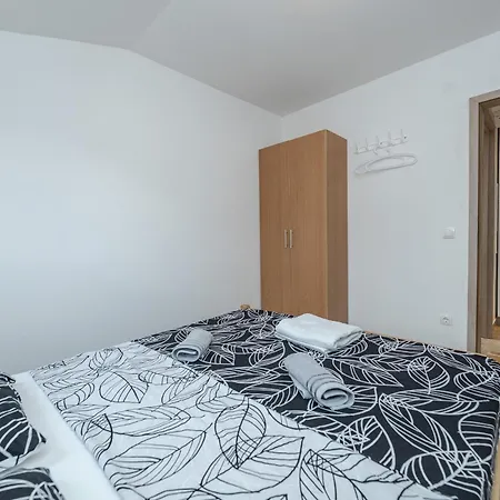 Apartment By The Sea - 18563 Vir