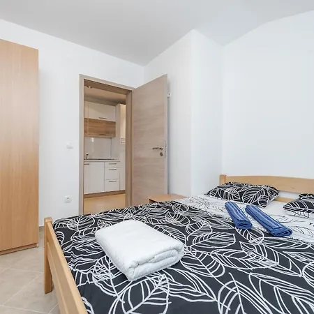 Apartment By The Sea - 18563 Vir
